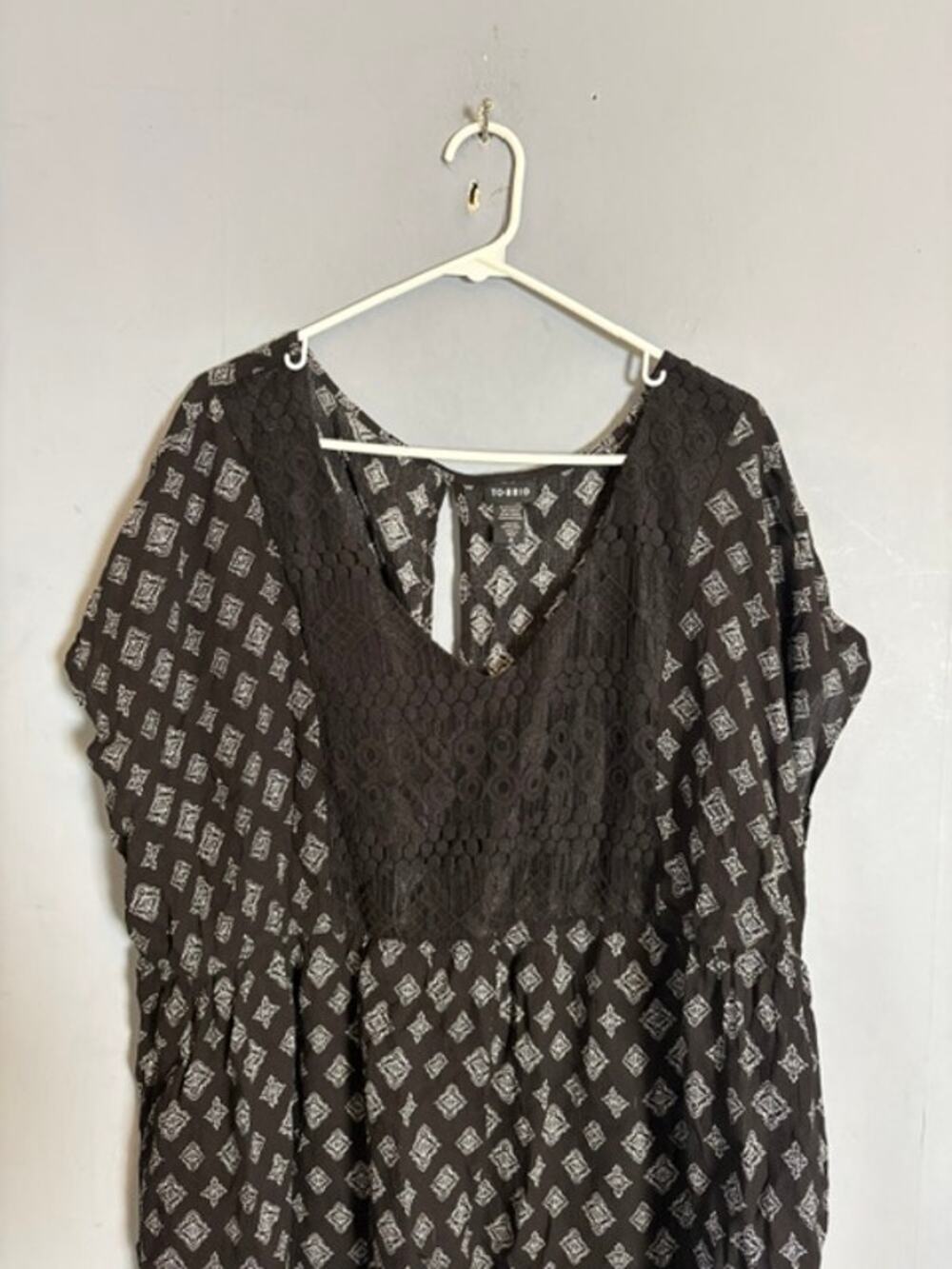 Torrid Womens Black Geometric Lace V Neck Tunic Blouse Size 4 4X